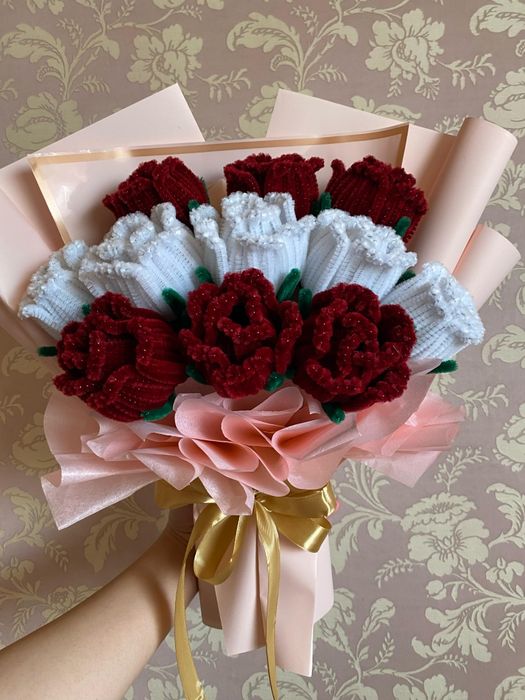 Цветы из синельной пушистой проволки.