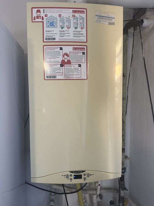 De vanzare centrala terimica pe gaz Ariston , stare buna de functionare