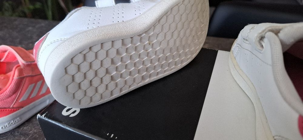 Продавам детски маратонки Adidas и Disney Minnie mouse