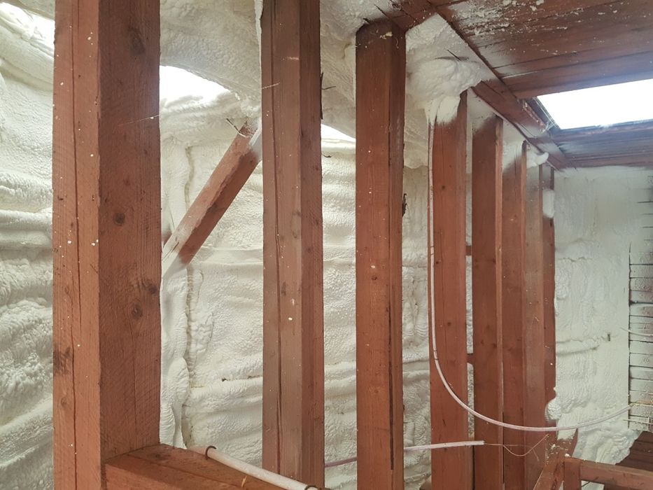 Izolatii cu spuma poliuretanica, 30lei m2