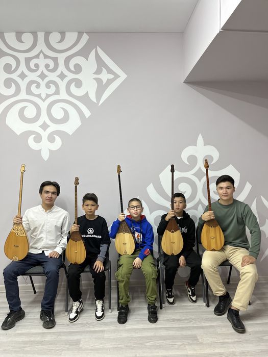 Домбыра сабағы / Домбыра үйрену / Уроки домбры