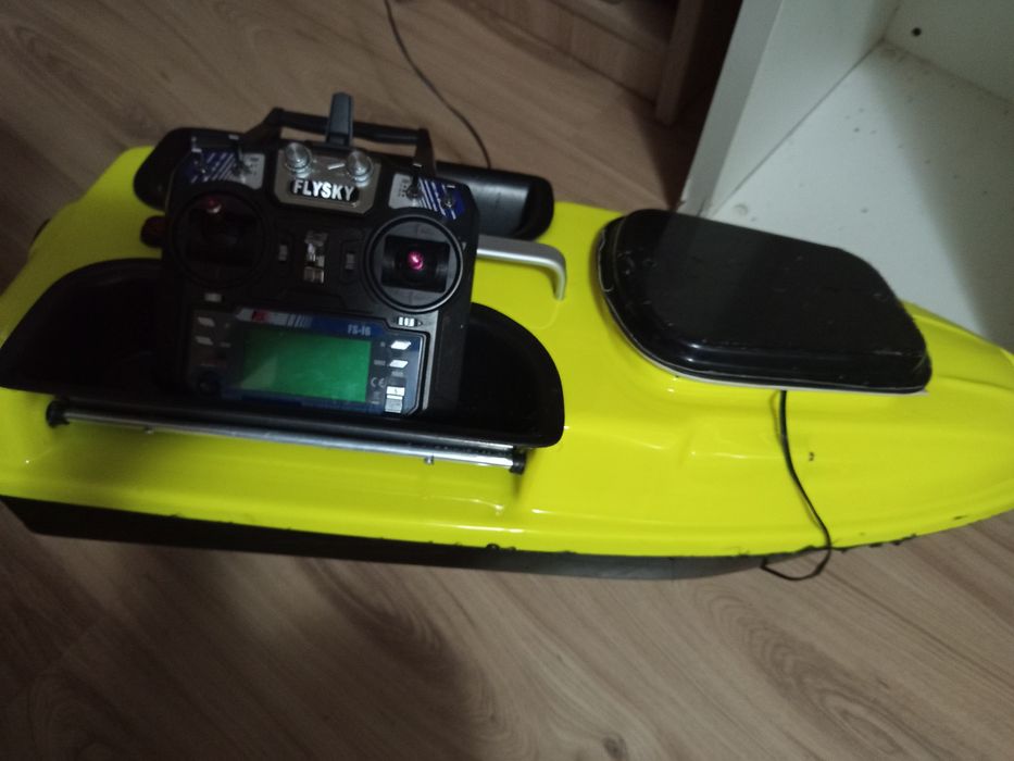 Българска лодка с един двигател бърза водна електроника