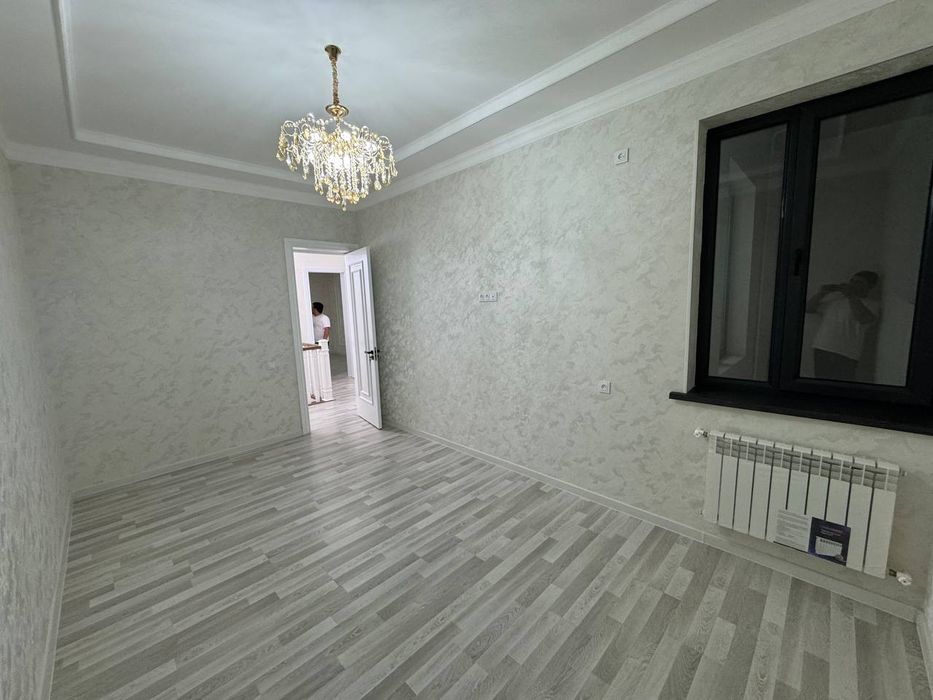 Yangi qurilgan zamonaviy uy sotiladi