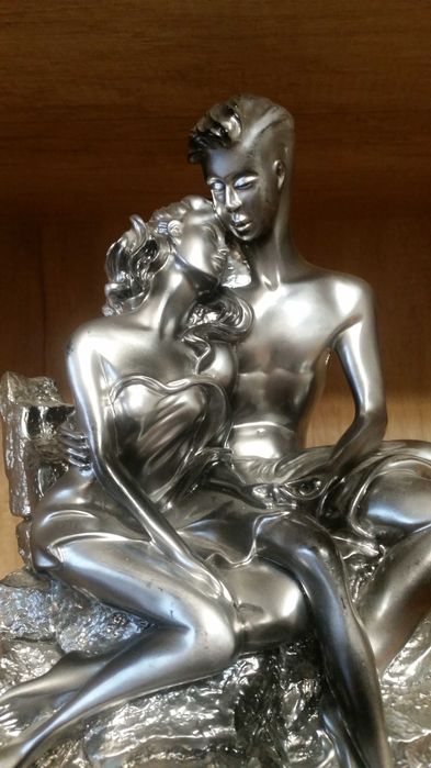 Статуетка за влюбени. Пасва навсякъде в дома Ви.