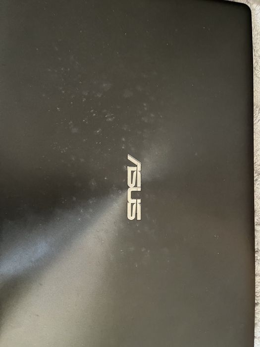 Ноутбук ASUS в комплекте есть сумка