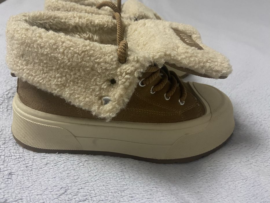 Женская модная обувь.