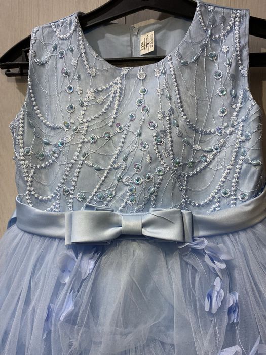 продам детское платье/костюм