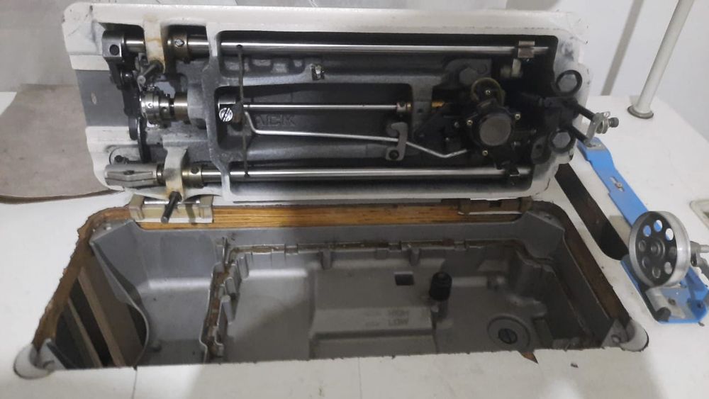 Швейная машина Jack