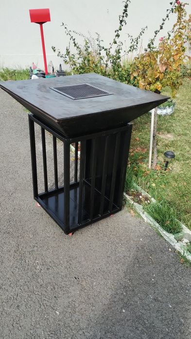 Vând grătar metalic cu plita