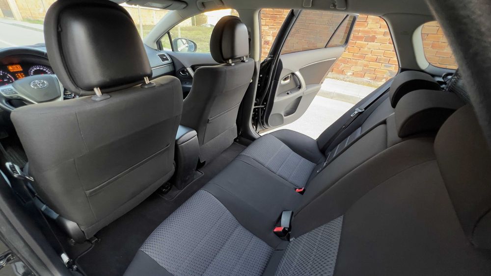 Toyota Avensis 2.2 D-4D 2014г