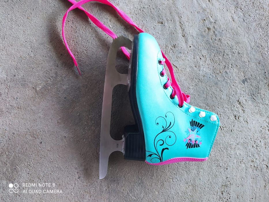 Продам коньки детские