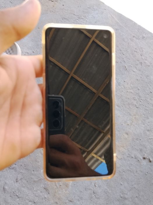 Samsung         S10