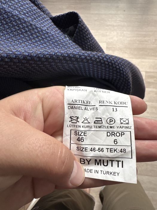 Отличный костюм тройка одевал один раз