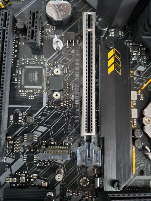 Asus tuf gaming b560m-plus