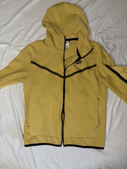 nike tech fleece galben