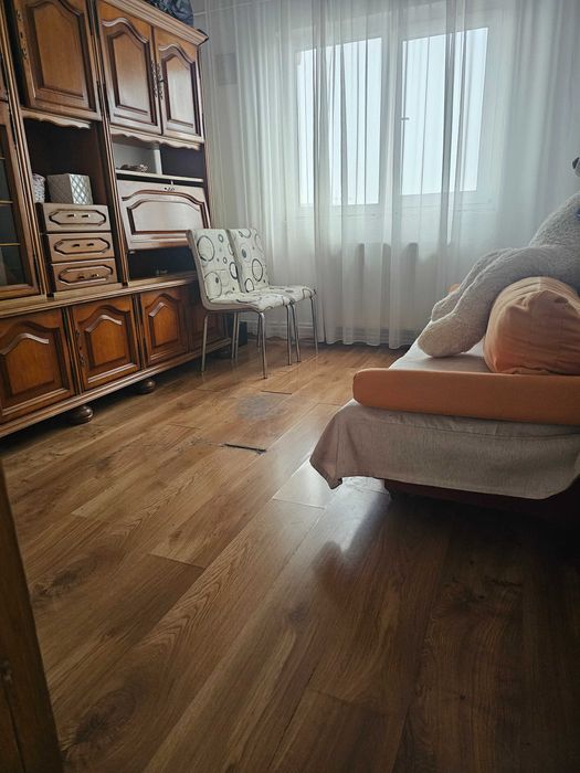 Apartament cu 3 camere Topoloveni vis a vis de școala generală