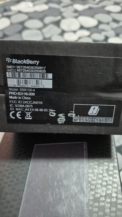 blackberry key2 bbb100- 4