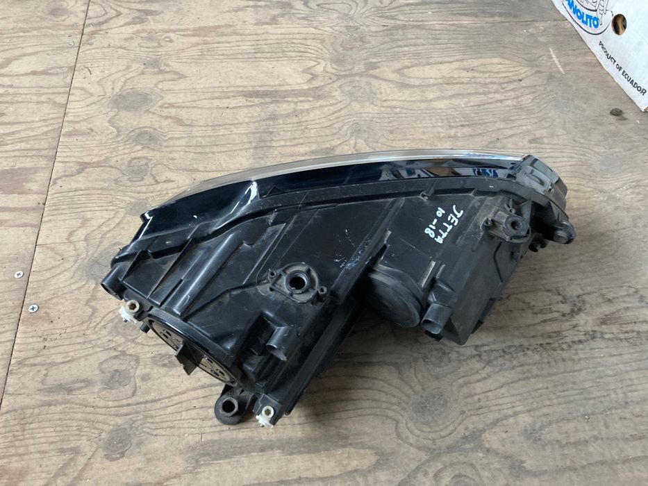 Ляв фар за Vw Jetta 2010-18