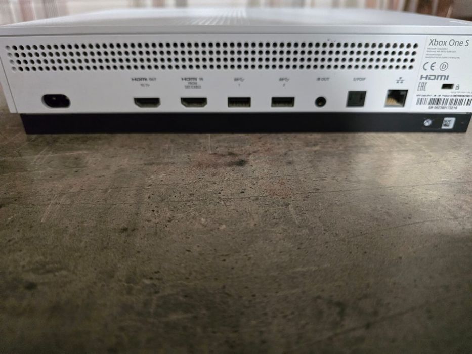 Xbox one s.