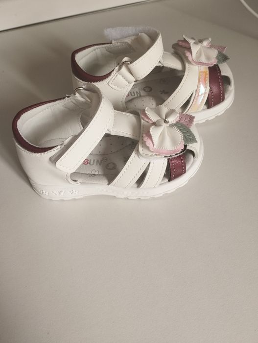 Продам сандали для девочек