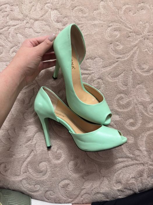 Обувь б/у одевалось максимум 2 раз