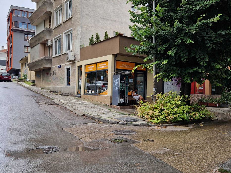 Дава се под наем Магазин в Шумен, Център - 40 кв.м за 306 € - Снимка #2