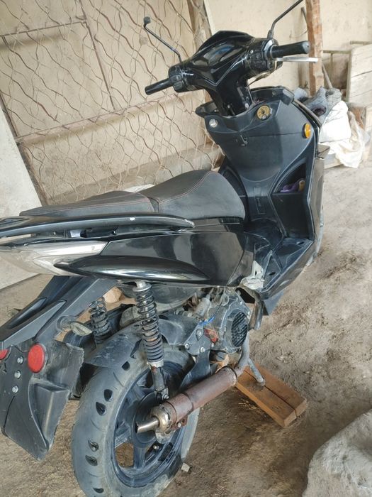 Скутер сотилади!