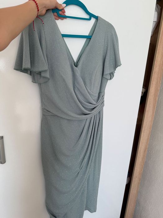 Официална зелена рокля