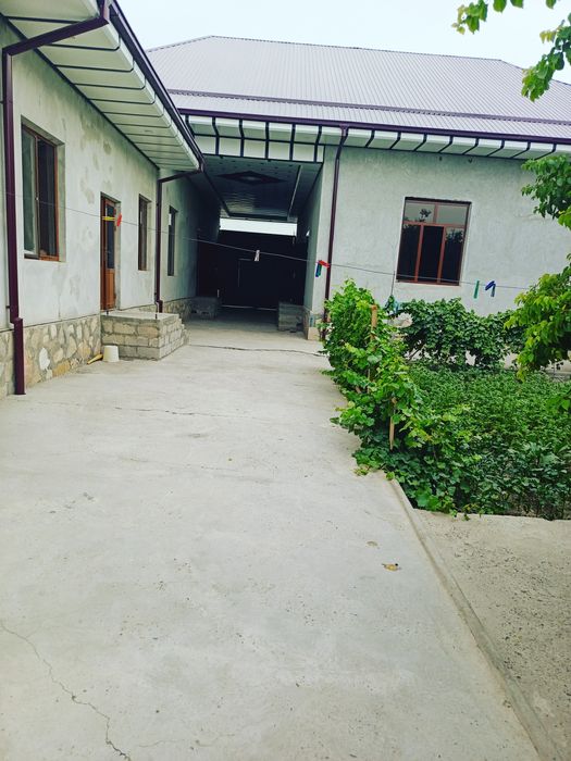 Навоий шахар Умид кургонида пишган гиштдан курилган ховли сотилади