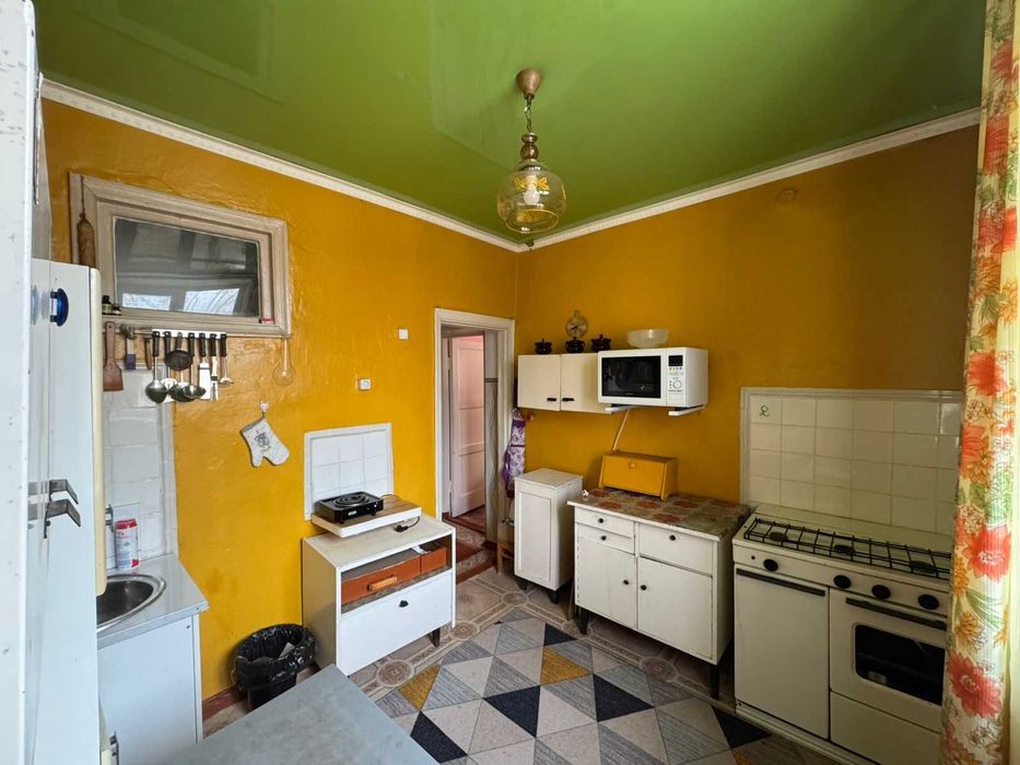 Продается  3-  комн квартира по адресу Царева  19