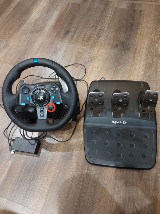 Продавам Волан Lojitech G29