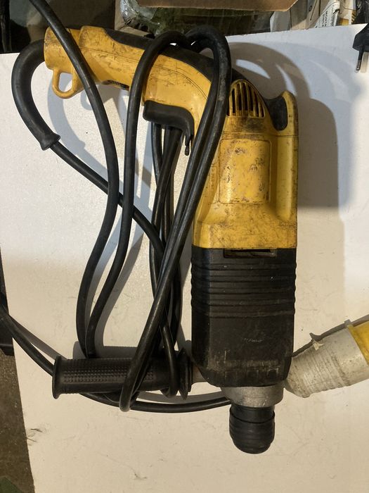 Rotopercutor Dewalt Alimentare 110w cu Defect