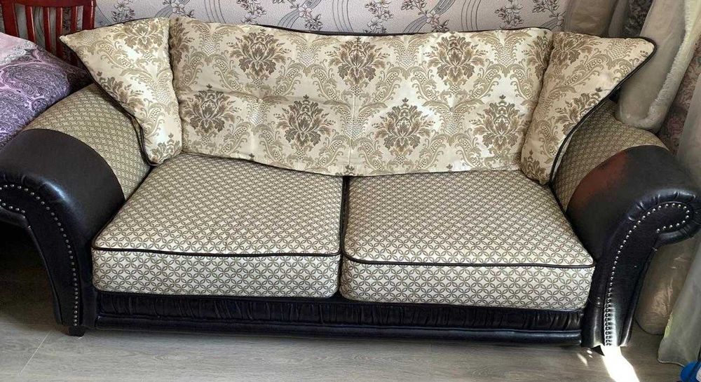 Продам красивый комфортный диван