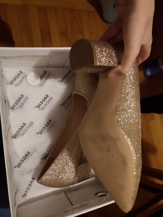 Vand pantofi aurii cu sclipici