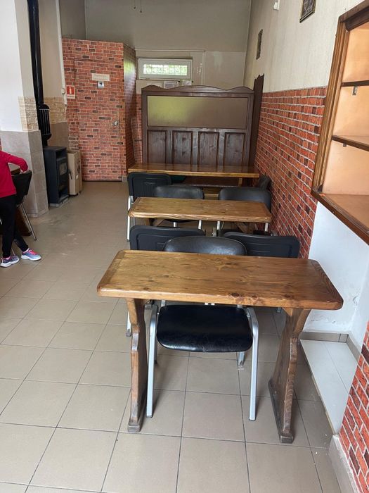Mese lemn masiv,bar si separeu ,toate lemn masiv si 8 scaune