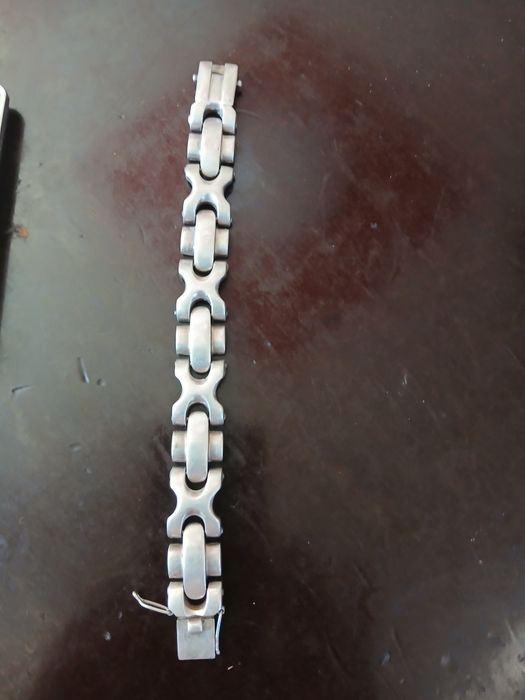 Продавам сребърна гривна