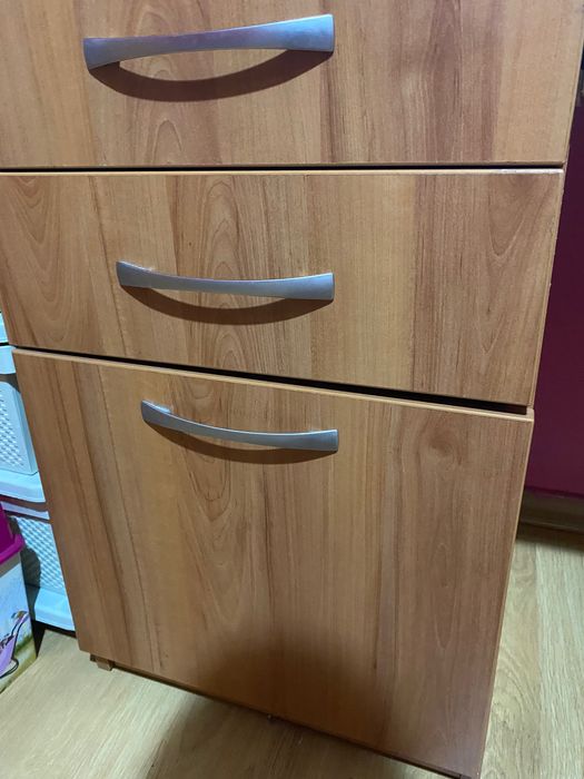 Бюро цвят череша