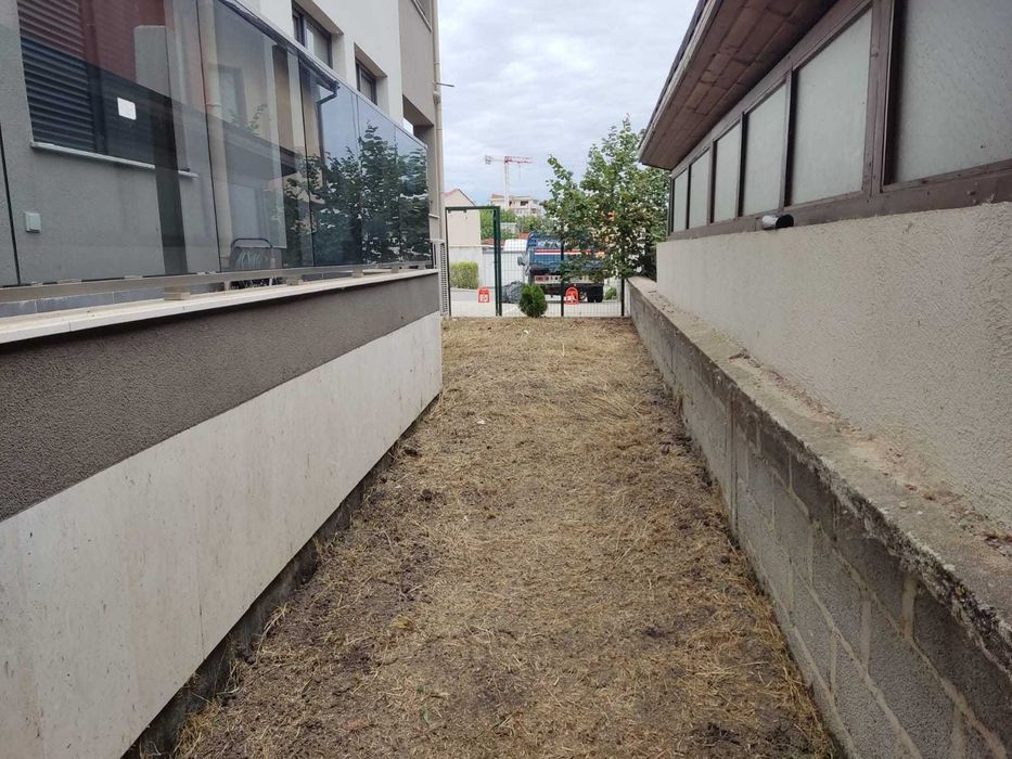 Косене и почистване на запустели дворове и парцели