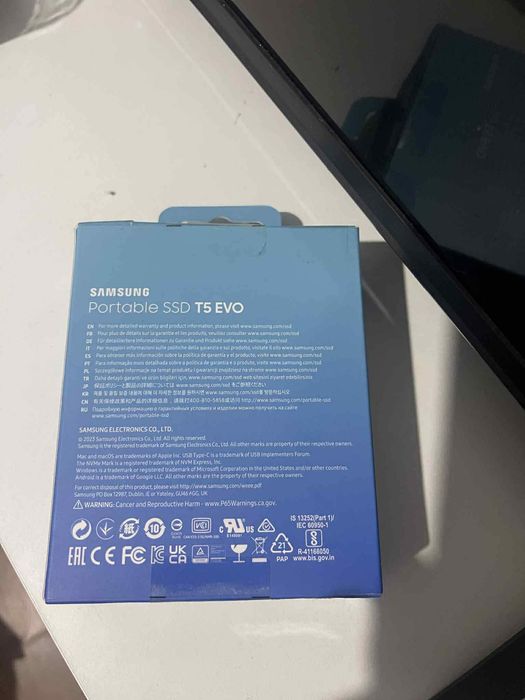 Vând baterie externă