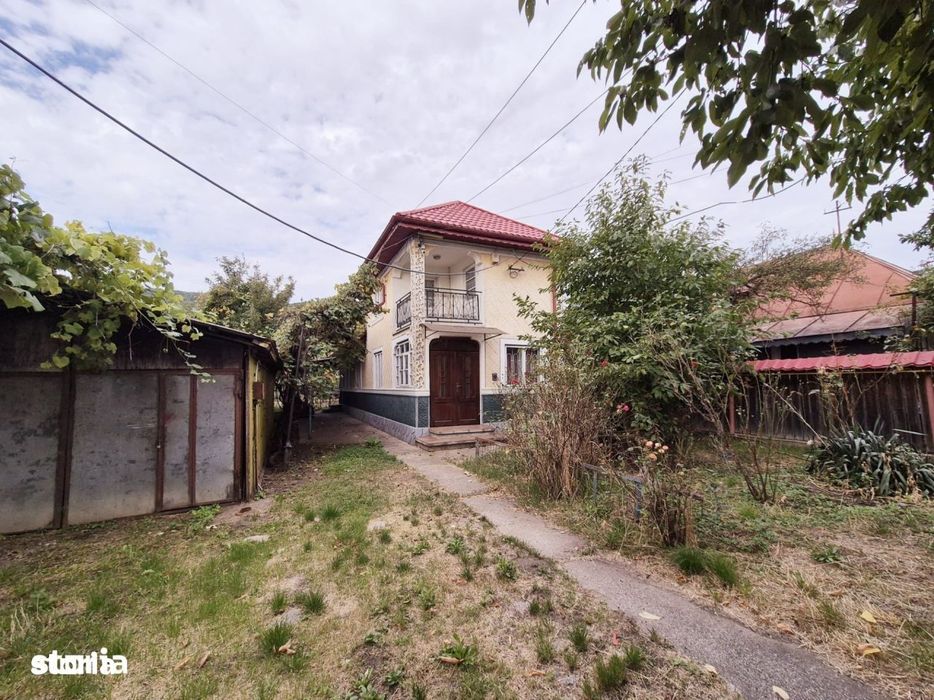 Casa cu teren foarte generos, la 5 minute de centrul orasului