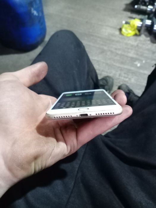 Продам Айфон 7 plus 128гб