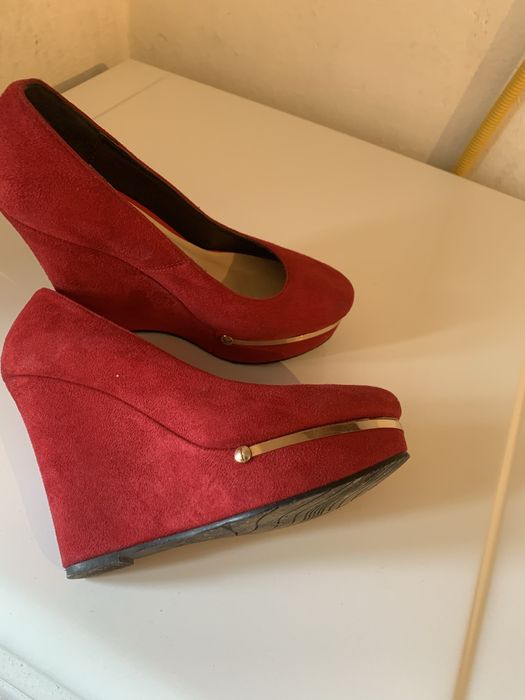 Продаю б/у диван ,обувь