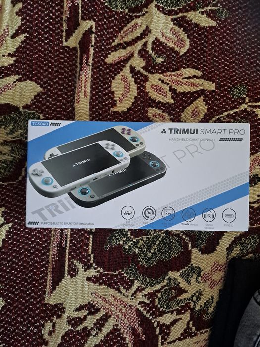 Trimui Smart Pro - ретро гейминг конзола