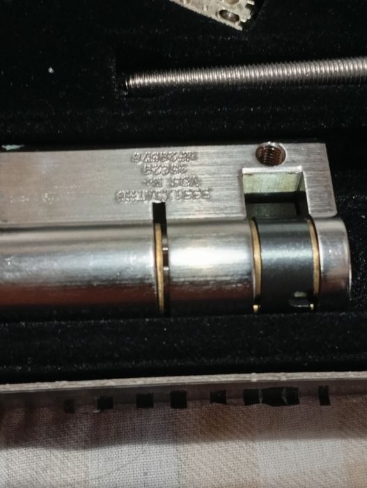 Set de 2 buc butuc de yală cu 3 chei marca Dom ix original