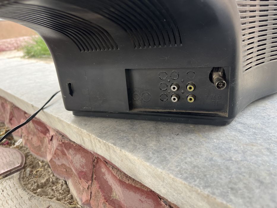 Телевизор в рабочем состояний, хороший