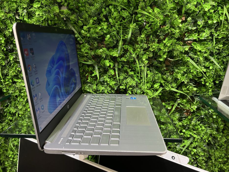 Hp core i3 yangi avlod ixchamidan 14 lik