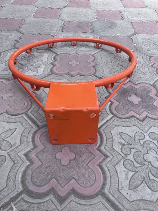 Баскетбольное кольцо в комплекте с мячом