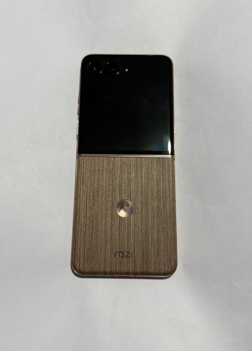 Vând Telefon Motorola Razr 60 Ultra 5G, 256 GB, 16 GB Ram , Dual SIM