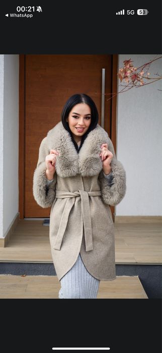 Vand palton din lana de alpaca cu vulpe naturala la 800 lei