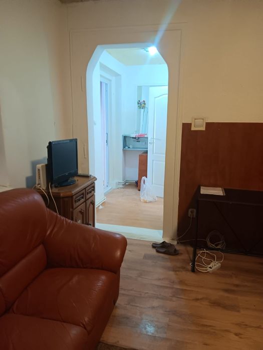 Ofer spre inchiriere 2 camere zona centrala sinaia